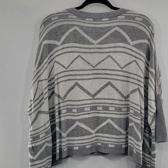 3 For$20 Elan Sliver & White Oversized Sweater size S - Picture 5 of 6
